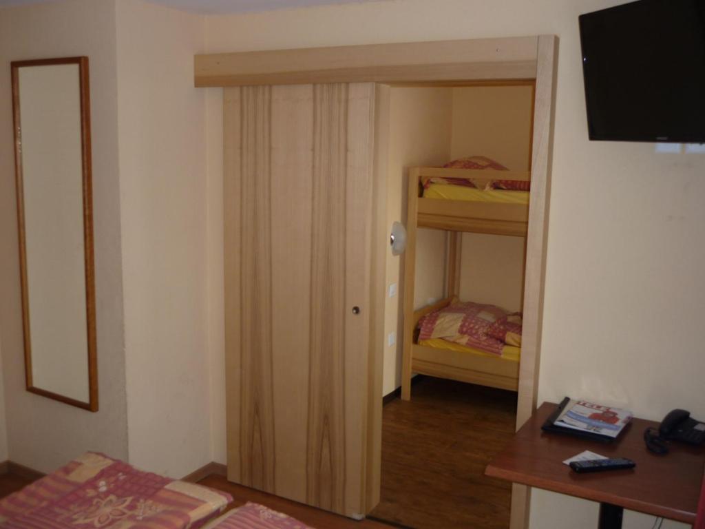 Hotel Europa Guest House Saas Fee Oda fotoğraf